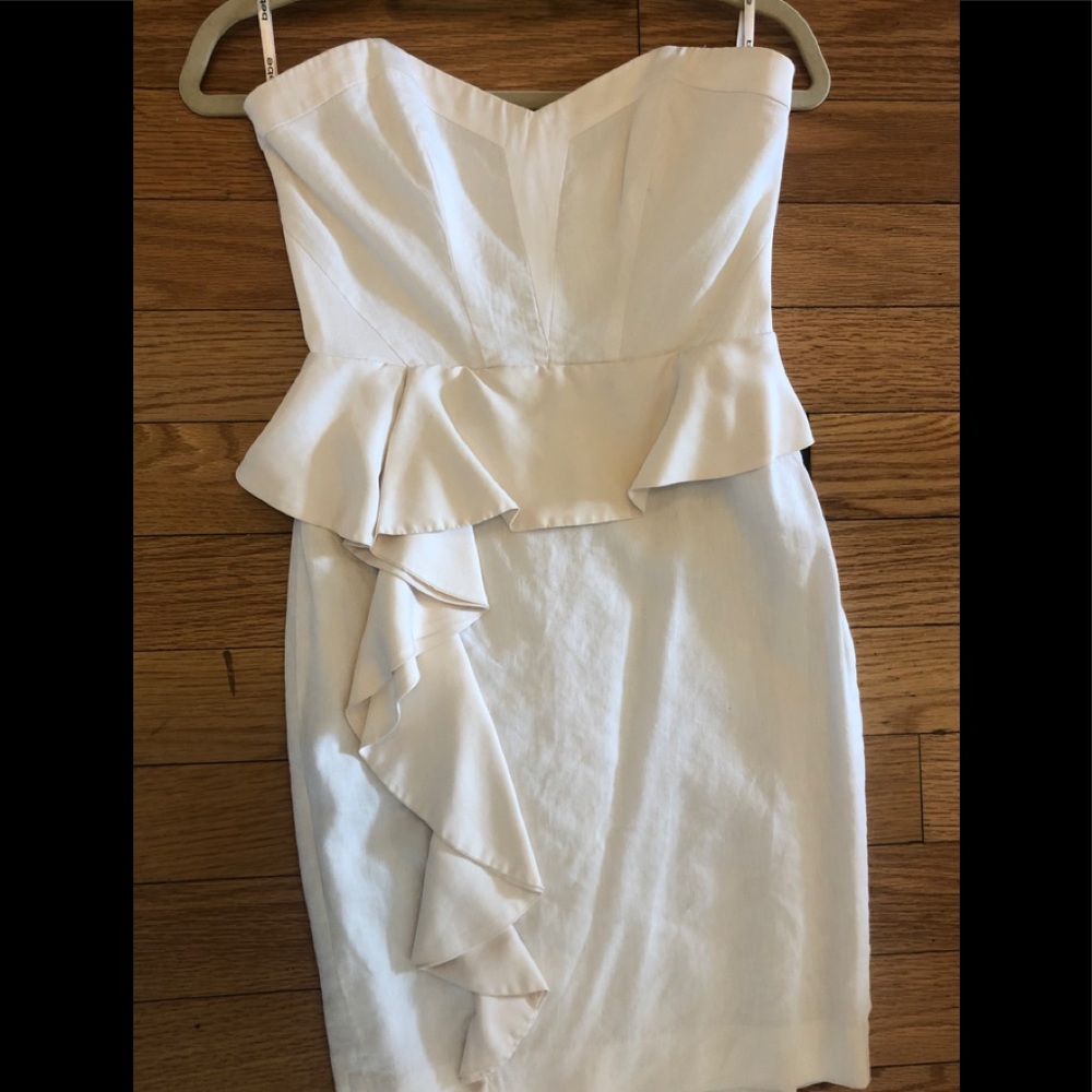 BEBE- Body tight beautiful white dress